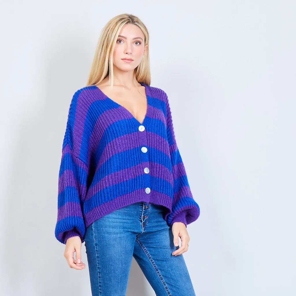 Bi-color knitted cardigan with strip pattern wholesale