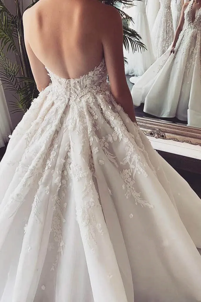 Deep V-neck Halter Wedding Dresses, A-line Appliques Fashion Wedding Dresses