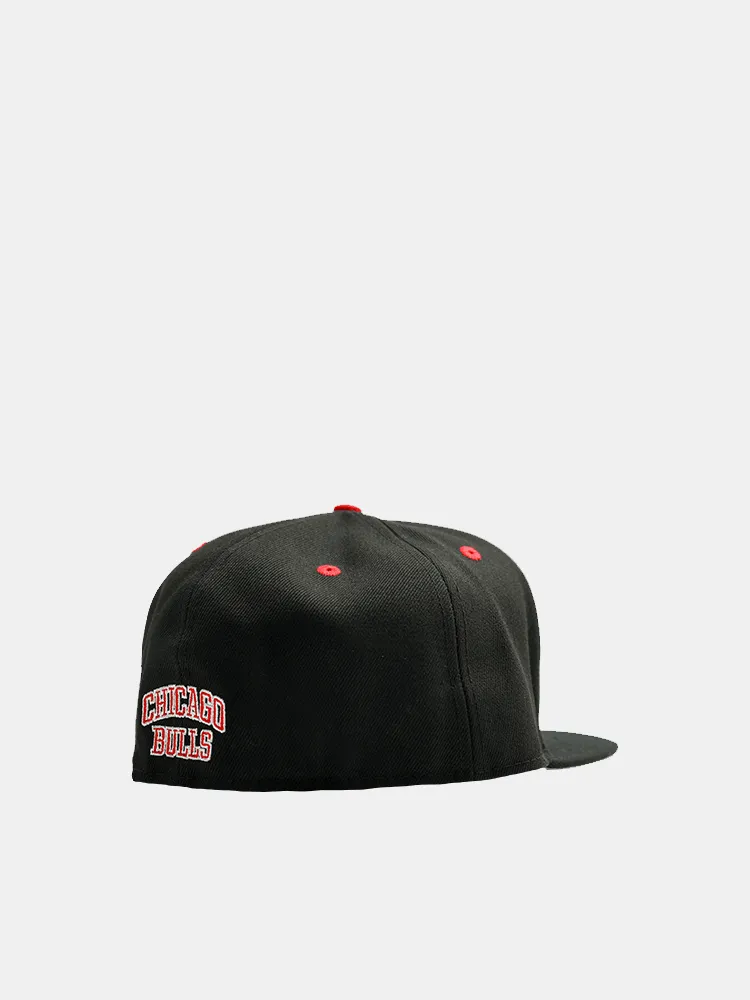 New Era 59FIFTY Chicago Bulls Logo Rear Script - Black / Red